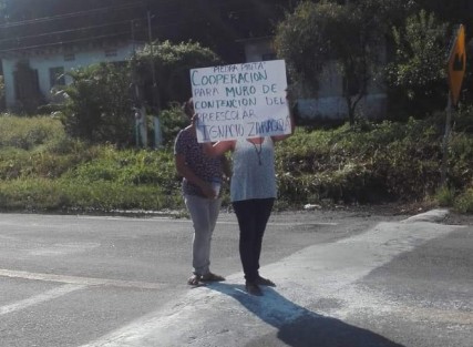 Buscan apoyo para construir muro de contención en kínder de Piedra Pinta.

