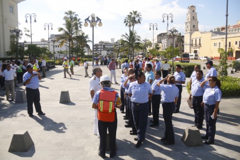 En el puerto de Veracruz APIVER realizó un simulacro para conmemorar el Día de Protección Civil. Participaron corporaciones de rescate y auxilio.