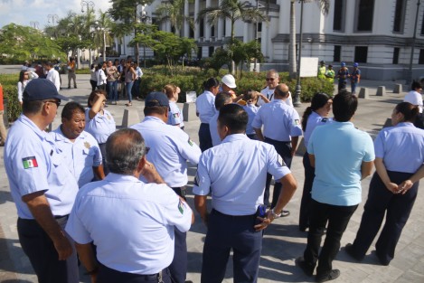 En el puerto de Veracruz APIVER realizó un simulacro para conmemorar el Día de Protección Civil. Participaron corporaciones de rescate y auxilio.