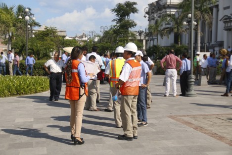 En el puerto de Veracruz APIVER realizó un simulacro para conmemorar el Día de Protección Civil. Participaron corporaciones de rescate y auxilio.