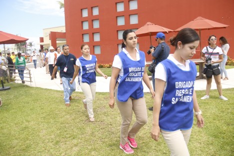Como parte de la conmemoración del Día de la Protección Civil, se llevó a cabo un simulacro en un hotel donde de atendieron emergencias acuáticas y terrestres. 