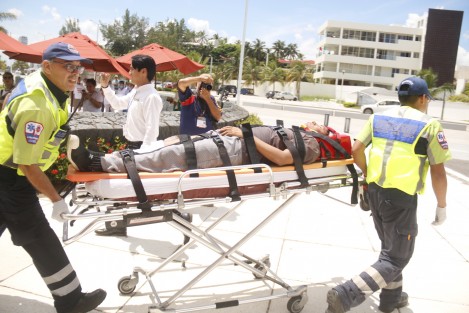 Como parte de la conmemoración del Día de la Protección Civil, se llevó a cabo un simulacro en un hotel donde de atendieron emergencias acuáticas y terrestres. 