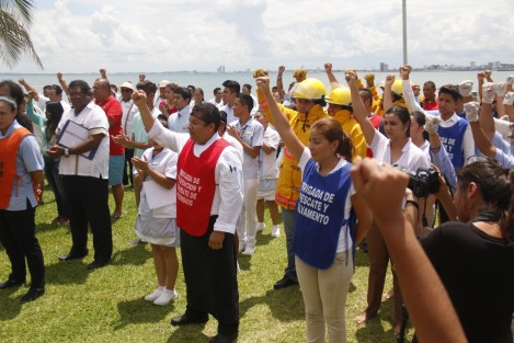 Como parte de la conmemoración del Día de la Protección Civil, se llevó a cabo un simulacro en un hotel donde de atendieron emergencias acuáticas y terrestres. 