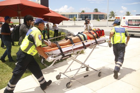 Como parte de la conmemoración del Día de la Protección Civil, se llevó a cabo un simulacro en un hotel donde de atendieron emergencias acuáticas y terrestres. 