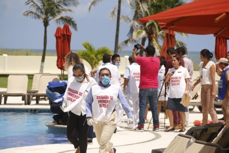 Como parte de la conmemoración del Día de la Protección Civil, se llevó a cabo un simulacro en un hotel donde de atendieron emergencias acuáticas y terrestres. 