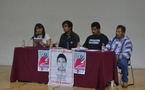En el auditorio de la Unidad de Humanidades, se llevó a cabo el Foro <em>Desaparición forzada y verdades históricas, a 4 años de la noche de Iguala</em>, con la presencia de padres de normalistas desaparecidos.   