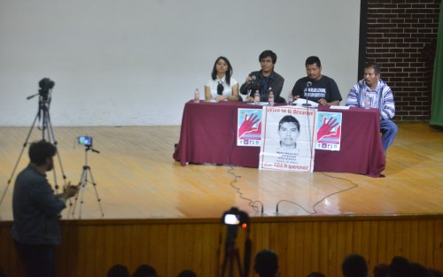 En el auditorio de la Unidad de Humanidades, se llevó a cabo el Foro <em>Desaparición forzada y verdades históricas, a 4 años de la noche de Iguala</em>, con la presencia de padres de normalistas desaparecidos.   