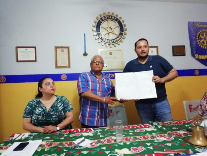 Club Rotario firma acta de comodato para bomberos.