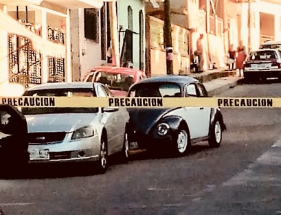 En pleno primer cuadro de la ciudad de Papantla, fue ultimado a balazos, el actual dirigente municipal de Acción Nacional y ex regidor papanteco Héctor Armando Guevara Guzmán, por sujetos que viajaban en moto, quienes hirieron también a su hijo.  