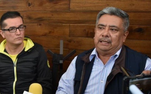  Mario Chama Díaz, al alcalde de Teocelo se quejó de la lentitud con que se llevan a cabo los trabajos de rehabilitación de la carretera Teocelo-Baxtla, la cual a más de un año y tres meses de arrancadas las obras no ha podido ser concluida, a pesar de que esta carretera se tenía que haber puesto en marcha en el mes de Noviembre de 2017.