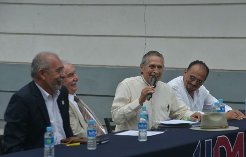 Con motivo del 93 aniversario de la construcción del Estadio Xalapeño, el ingeniero José Roland Constantine y el arquitecto  Abraham Broca Castillo ofrecieron la conferencia <em>Sociedad y arquitectura en Estadio Xalapeño</em>.