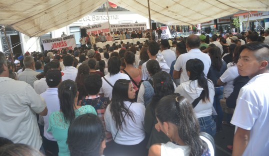 La diputada federal por la Ciudad de México, María Rosete acompañó a comerciantes locales en un mitin que realizaron en Plaza Lerdo.