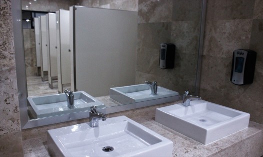 Por fin ya quedaron los baños que se remodelaron en el Congreso, se le anexaron baños para discapcitados. Fueron los dos últimos baños que les hacía falta remodelación completa,ya que estaban completamente inservibles. 
