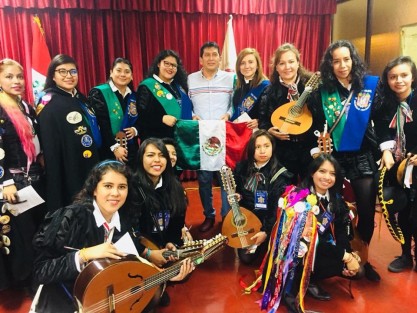 La Tuna Femenil de la Universidad Veracruzana obtuvo 4 de los 7 premios otorgados durante el<em> III Certamen Internacional de Tunas Femeninas, Carmina Vernum 2018</em>, celebrado en Trujillo, Perú este viernes 21 de septiembre. Mejor Pandereta, Tuna Bandera, Mejor Instrumental y la Tuna más Tuna, fueron las categoría en que la agrupación xalapeña triunfó. 