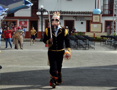 En el municipio de Naolinco, muy cerca de la ciudad Xalapa, se llevó a cabo como cada año la tradicional danza de Moros y Cristianos, la cual representa la lucha de Santiago Apóstol contra Pilatos y se desarrolla durante la fiesta patronal en honor a San Mateo. 