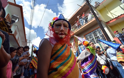 En el municipio de Naolinco, muy cerca de la ciudad Xalapa, se llevó a cabo como cada año la tradicional danza de Moros y Cristianos, la cual representa la lucha de Santiago Apóstol contra Pilatos y se desarrolla durante la fiesta patronal en honor a San Mateo. 
