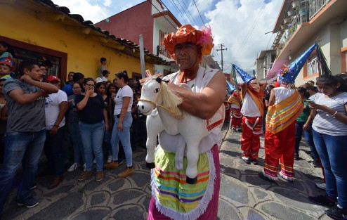 Visitantes de Xalapa y la región se dieron cita para disfrutar de la gastronomía del lugar y además de los danzantes.