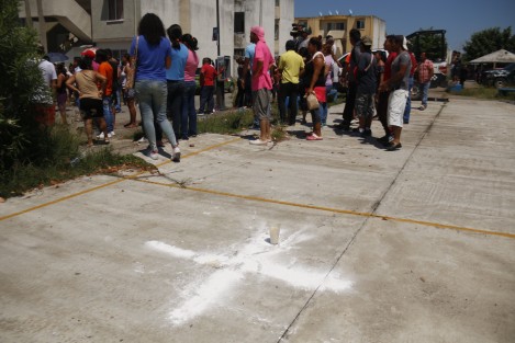 Una riña entre vecinos, en el fraccionamiento Lagos de Puente Moreno, del municipio de Medellín de Bravo,Ver., dejó como saldo una persona muerta y 8 detenidos. Los vecinos, estuvieron a punto de linchar a los agresores.