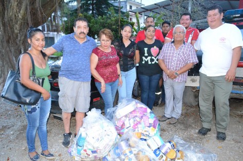Personal de bomberos oferta fórmulas lácteas a bajo costo y apoyaran con medicamento a quien así lo necesiten.
