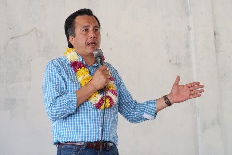 Este lunes el gobernador electo de Veracruz, Cuitláhuac García Jiménez se reunirá en Villahermosa, Tabasco con la próxima secretaria de Bienestar (antes Sedesol) del gabinete federal, María Luisa Albores González, para conocer los programas que se aplicarán en el estado. 