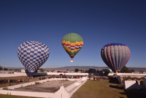 Este domingo, como ya se ha hecho tradición en las fiestas de Perote, Ver., se tuvo la presencia de globos aerostáticos, para disfrute de los visitantes.