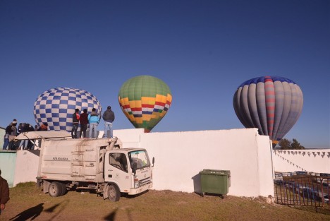 Este domingo, como ya se ha hecho tradición en las fiestas de Perote, Ver., se tuvo la presencia de globos aerostáticos, para disfrute de los visitantes.