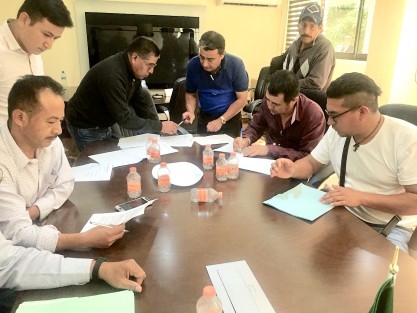 Luego de la firma de una minuta entre autoridades de la SCT y habitantes del municipio de Teocelo, se acordó que este martes 25 de septiembre, reiniciarán los trabajos de reconstrucción dela carretera Teocelo - Baxtla. 