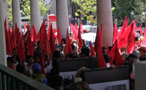 La mañana de este martes, antorchistas llegaron al Palacio Municipal para exigir al Ayuntamiento la aprobación de obras para sus colonias.