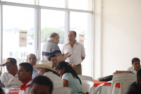 René Bejarano Chávez presentó en Veracruz la Asociación Civil <em>Nueva Esperanza Haciendo Historia Para el Buen Vivir</em>. Le acompañaron diputados locales y Alfredo Tress, ex dirigente del AVE.