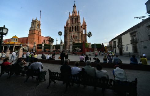 San Miguel de Allende, una ciudad de la época colonial en la zona alta central de México, es conocida por su arquitectura barroca española.