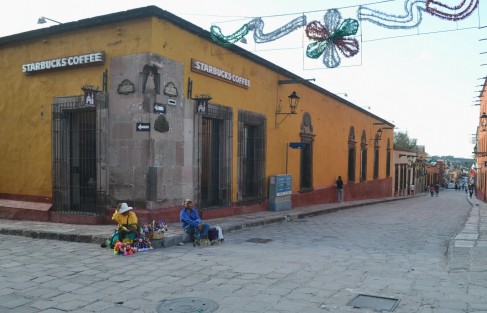 Al igual que en otros estados las empresas de otros países han llegado a San Miguel pero en menor cantidad ya que existen varias reglas que cumplir entre estas no alterar la belleza del lugar.