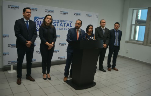 En conferencia de prensa, panistas veracruzanos se expresaron indignados por la condena a 9 años de cárcel que se aplicaría al exgobernador Javier Duarte  de Ochoa, por todas las malas consecuencias que su administración trajo a Veracruz. 