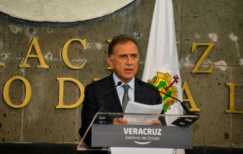 En un mensaje emitido a los veracruzanos, el gobernador Miguel Ángel Yunes Linares fijó su postura respecto a la sentencia dictada a Javier Duarte de Ochoa, la cual lastima a la población, pues más que un castigo, es un perdón. 