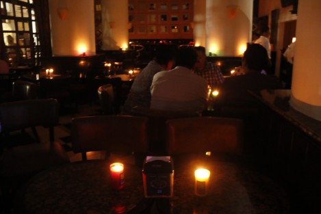 En la ciudad de Veracruz, restaurantes adheridos a CANIRAC realizaron una protesta en contra de los altos costos de las tarifas eléctricas. La manifestación consistió en iluminar con velas, los locales afectados.