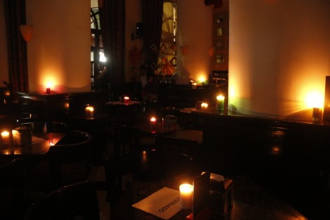 En la ciudad de Veracruz, restaurantes adheridos a CANIRAC realizaron una protesta en contra de los altos costos de las tarifas eléctricas. La manifestación consistió en iluminar con velas, los locales afectados.