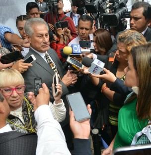 Empresaria encaró a Jaime Téllez Marié, titular de la SSP, ya que hace una semana su tienda fue vaciada y dijo vivir cerca del centro, a unas cuadras de la torre de la SSP 