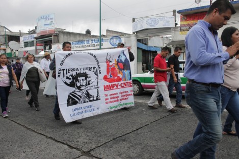 Maestros de diversos puntos del estado, simpatizantes del MMPV, marcharon desde la Plaza Lerdo hacia el Congreso del Estado, en rechazo de la Reforma Educativa y demás reformas estructurales del Gobierno del presidente Enrique Peña Nieto.  