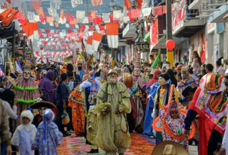 En el vecino municipio se llevó a cabo la tradicional bajada de arcos en honor a San Jerónimo.