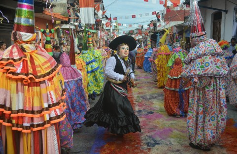 En el vecino municipio se llevó a cabo la tradicional bajada de arcos en honor a San Jerónimo.