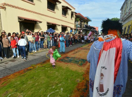En el vecino municipio se llevó a cabo la tradicional bajada de arcos en honor a San Jerónimo.