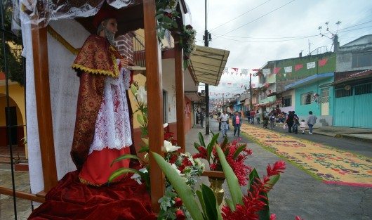 En el vecino municipio de Coatepec se llevó a cabo la tradicional bajada de arcos en honor a San Jerónimo.