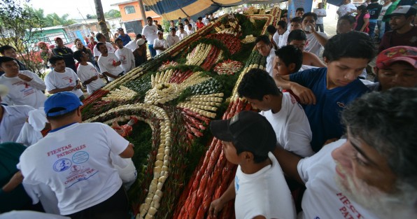 En el vecino municipio de Coatepec se llevó a cabo la tradicional bajada de arcos en honor a San Jerónimo.