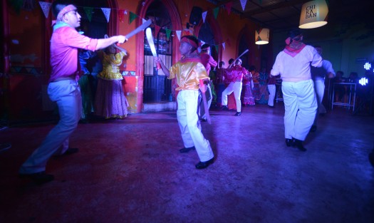 Integrantes del Ballet Folklórico Matlacoatl serpiente azul de la casa de Cultura de Teocelo, se presentaron en el marco de las fiestas de San Jerónimo en Coatepec.