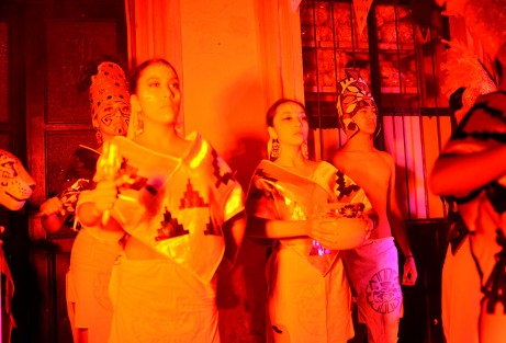 Integrantes del Ballet Folklórico Matlacoatl serpiente azul de la casa de Cultura de Teocelo, se presentaron en el marco de las fiestas de San Jerónimo en Coatepec.