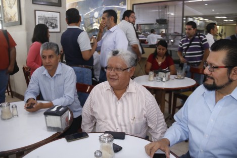 El exsecretario de SEDARPA, Joaquín Guzmán, indicó que buscará la dirigencia estatal del PAN. Guzmán Avilés estuvo acompañado por Enrique Cambranis Torres.