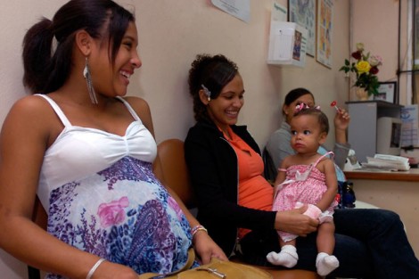 La presidenta del sistema DIF municipal, doctora Leticia Zepahua Valencia, reconoció que efectivamente hay muchos casos de embarazo en adolescentes. 