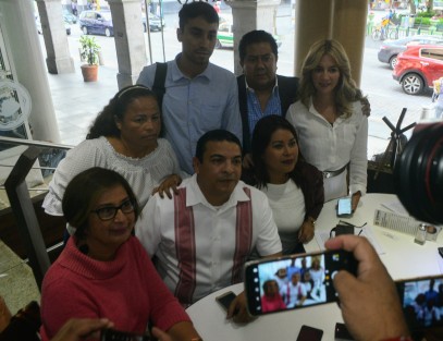 En conferencia de prensa, Juan Javier Gómez Casarín, diputado electo del distrito 25 de San Andrés Tuxtla, aseguró que la próxima legislatura hará una revisión del presupuesto y buscará hacer las modificaciones pertinentes para ajustarse al plan de austeridad que ha planteado el presidente electo, Andrés Manuel López Obrador, esto debido a que los casi 800 millones de pesos que se aprobaron en la sesión extraordinaria del pasado miércoles son un exceso.  