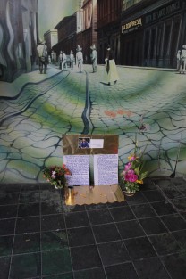 El pintor Emmanuel Cruz, es bien recordado en Xalapa. Una ofrenda fue colocada frente a su pintura El Túnel del Tiempo, la cual por cierto luce deteriorada. 