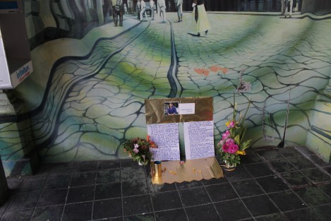 El pintor Emmanuel Cruz, es bien recordado en Xalapa. Una ofrenda fue colocada frente a su pintura El Túnel del Tiempo, la cual por cierto luce deteriorada. 