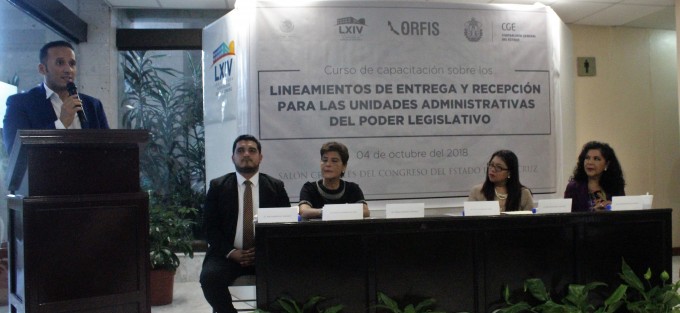 Evento en salón cristales en el Congreso, para el proceso de entrega recepción de las diferentes secretarías del congreso. 